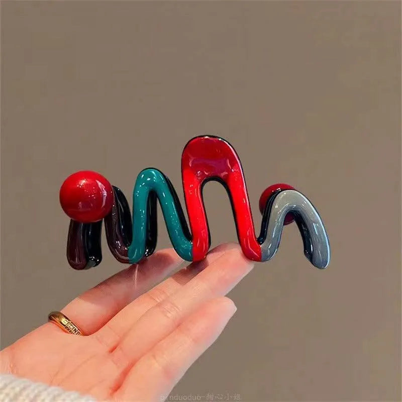 New Fashion Red Wave Hair Claw Clip for Women Korean Sweet Acrylic Bead Large Shark Clip Ponytail Headwear Hair Accessories