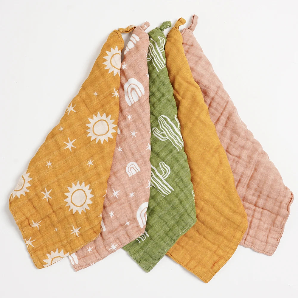 HappyFlute 5PCS Set Super Soft Bamboo Cotton Fabric Towels Hangable Baby Bibs And Cleaning Wipes for Home And Travel Use