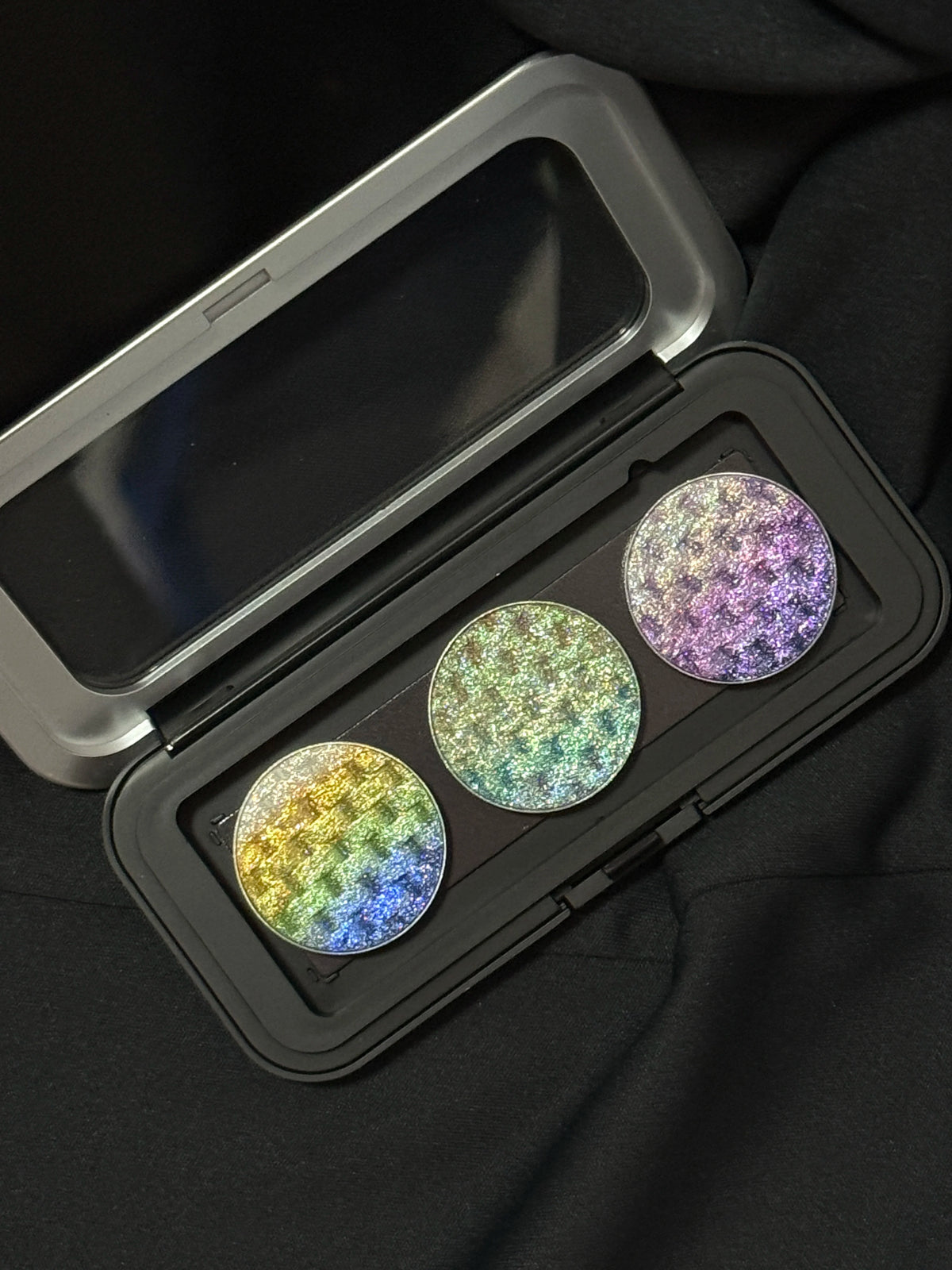 Weaving Chameleon Eyeshadow  Matte Powder Metallic Highgloss Glitter Highlight Longlasting Combined by Self Gift Disk