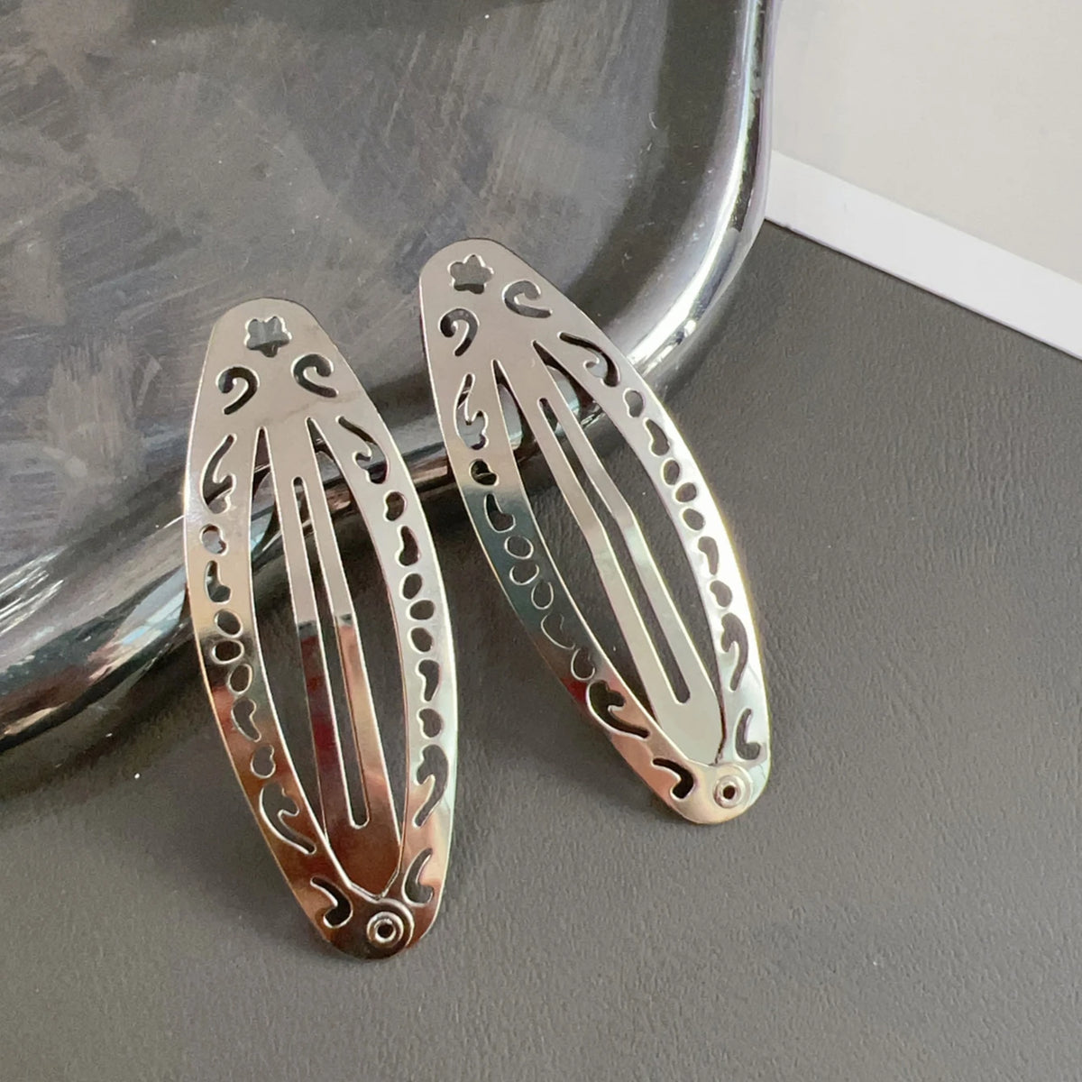 Vintage Hollowed Out Pattern Hair Clips Y2K Geometric Silver Oval Snap Hairclips Punk Metal Side Hairpin Korean Hair Accessories