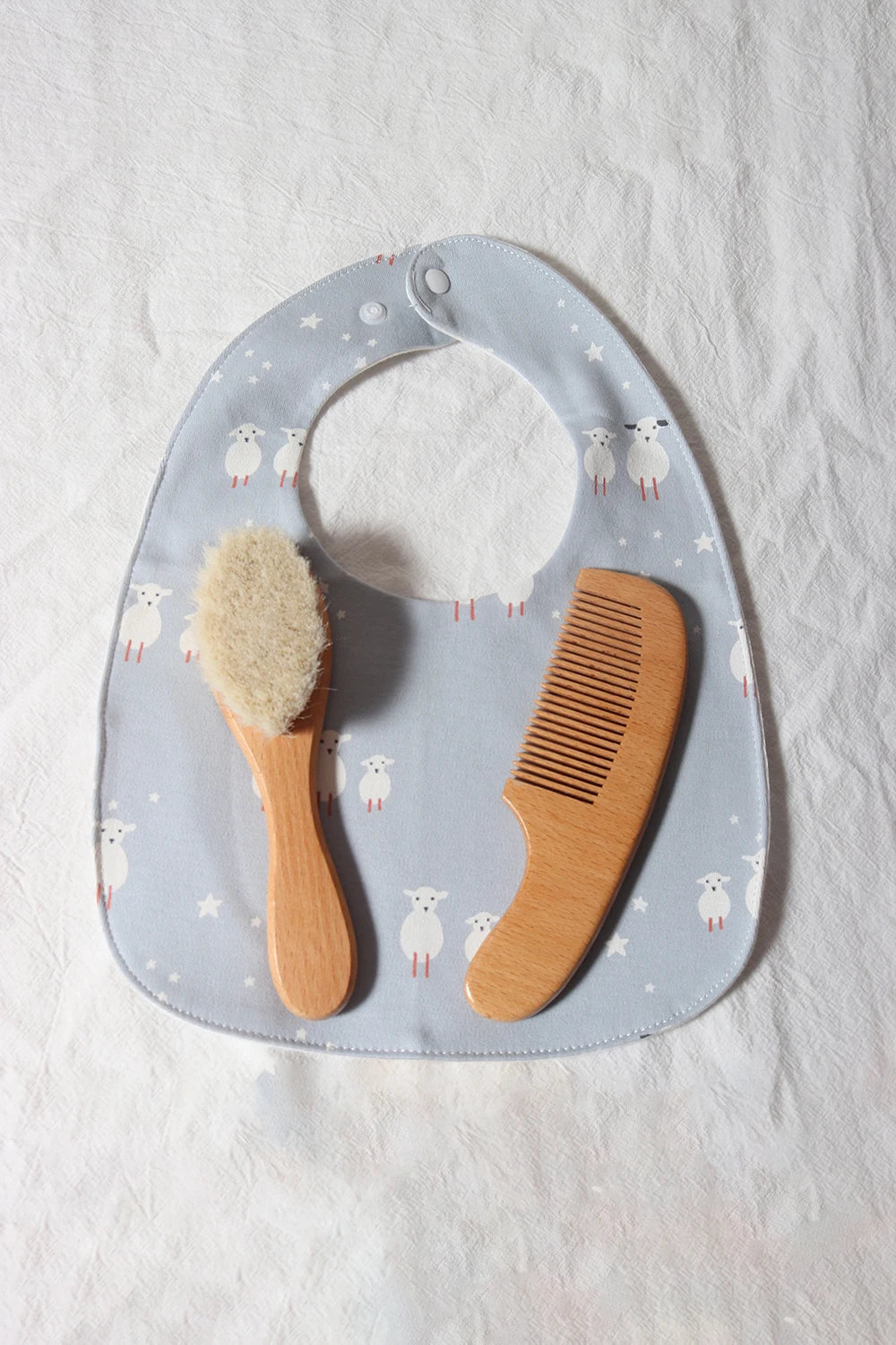Baby Comb Brush Set Newborn Gift Set Natural Wool Beech Wooden Comb Baby Bib Pacifier Clip Kids Baby Hair Brush