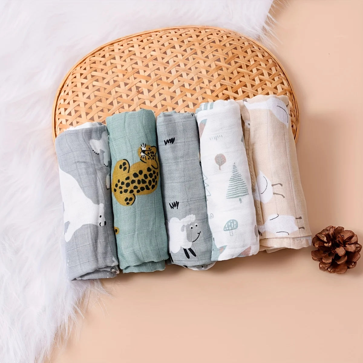Happyflute 60x60CM Bamboo Cotton Muslin Square Towels 5-Piece Set Soft Gauze Wipes for Baby Face And Bath Newborn Baby Bibs