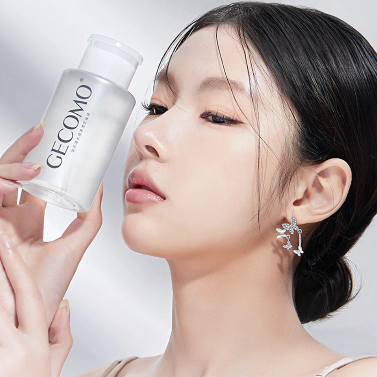 GECOMO Hyaluronic acid makeup remover-3-in-1 Eye, Lip, and Face Cleanser，Gentle, Suitable for Sensitive Skin, Pump Bottle